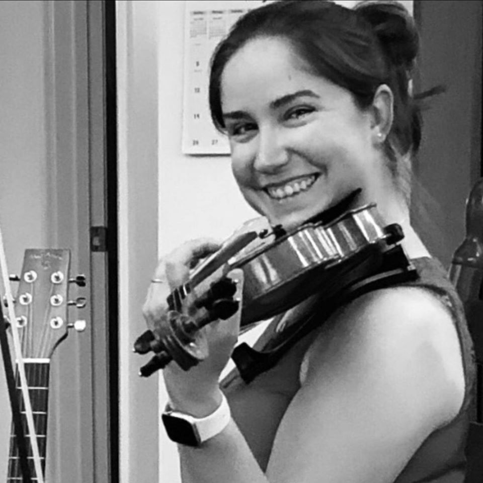 Amy with fiddle